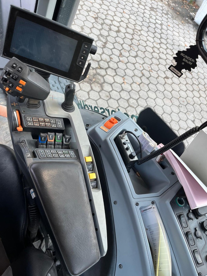 Valtra T214 Direct TwinTrac - Traktor: pilt 3 Valtra T214 Direct TwinTrac - Traktor: pilt 3