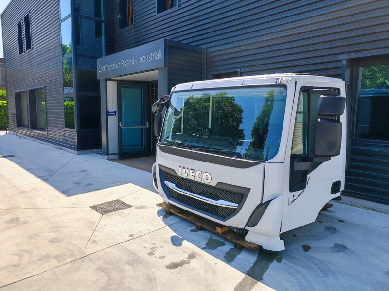 Iveco STRALIS HI STREET - TRAKKER Euro 6 - Kabiin ja interjöör - Veoauto: pilt 4 Iveco STRALIS HI STREET - TRAKKER Euro 6 - Kabiin ja interjöör - Veoauto: pilt 4