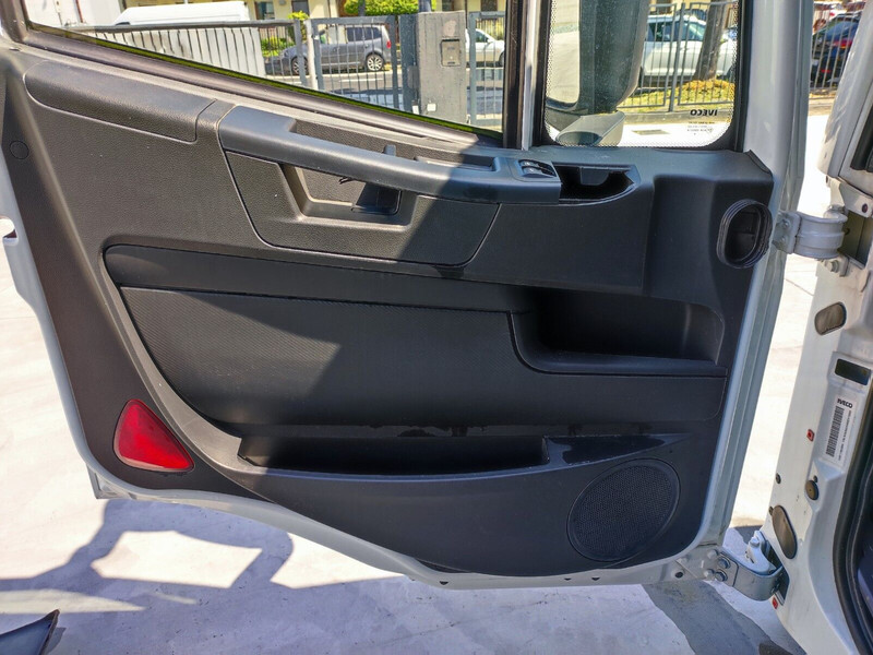 Iveco STRALIS HI STREET - TRAKKER Euro 6 - Kabiin ja interjöör - Veoauto: pilt 5 Iveco STRALIS HI STREET - TRAKKER Euro 6 - Kabiin ja interjöör - Veoauto: pilt 5