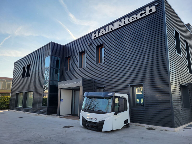 Iveco STRALIS TRAKKER S - Way / X - Way / T - Way EURO 6 - Kabiin ja interjöör - Veoauto: pilt 1 Iveco STRALIS TRAKKER S - Way / X - Way / T - Way EURO 6 - Kabiin ja interjöör - Veoauto: pilt 1