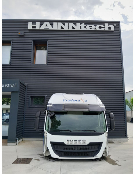 Iveco Stralis AT HI-ROAD - Kabiin ja interjöör - Veoauto: pilt 2 Iveco Stralis AT HI-ROAD - Kabiin ja interjöör - Veoauto: pilt 2