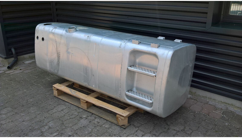 MAN 780L + 85L AdBlue - Kütusepaak - Veoauto: pilt 2 MAN 780L + 85L AdBlue - Kütusepaak - Veoauto: pilt 2