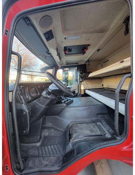 Mercedes-Benz Actros - Kabiin ja interjöör - Veoauto: pilt 4 Mercedes-Benz Actros - Kabiin ja interjöör - Veoauto: pilt 4