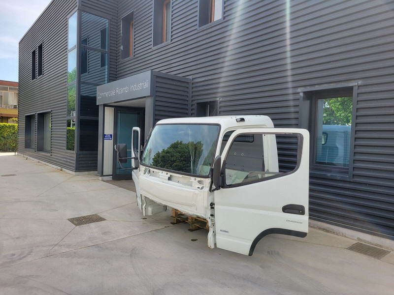 Mitsubishi Fuso "C" - Kabiin ja interjöör - Veoauto: pilt 2 Mitsubishi Fuso "C" - Kabiin ja interjöör - Veoauto: pilt 2