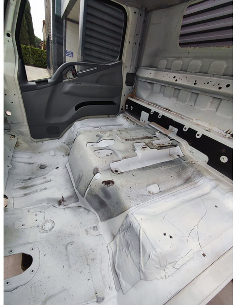 Mitsubishi Fuso CANTER S TYPE EURO 5 EURO 6 MODEL - Kabiin ja interjöör - Veoauto: pilt 4 Mitsubishi Fuso CANTER S TYPE EURO 5 EURO 6 MODEL - Kabiin ja interjöör - Veoauto: pilt 4