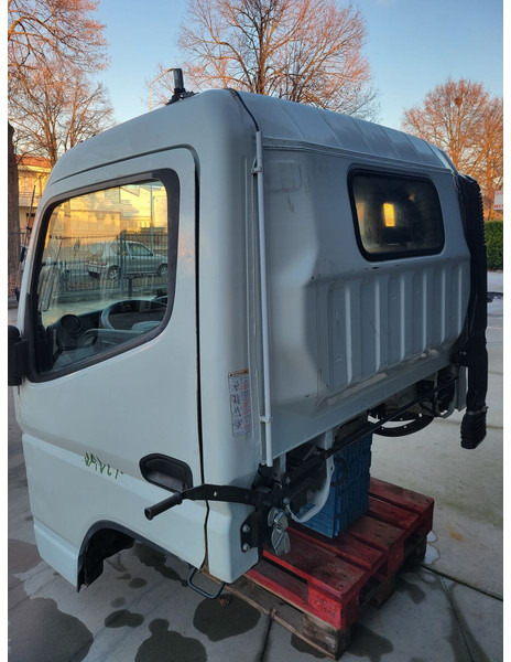 Mitsubishi Fuso "S" Fuso - Kabiin ja interjöör - Veoauto: pilt 5 Mitsubishi Fuso "S" Fuso - Kabiin ja interjöör - Veoauto: pilt 5