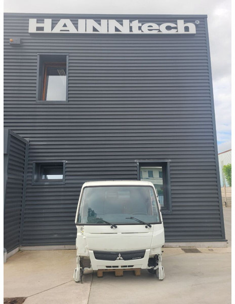Mitsubishi Fuso S TYPE - NARROW - Kabiin ja interjöör - Veoauto: pilt 3 Mitsubishi Fuso S TYPE - NARROW - Kabiin ja interjöör - Veoauto: pilt 3