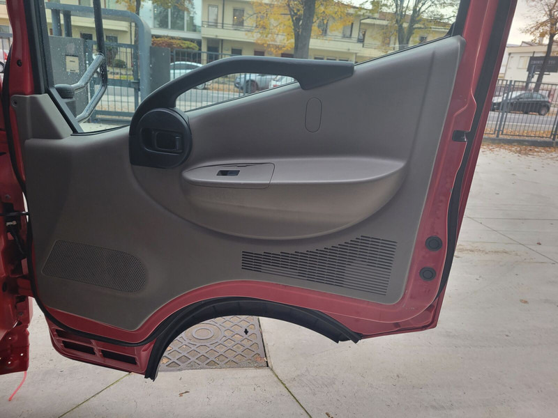 Nissan Cabstar - Kabiin ja interjöör - Veoauto: pilt 4 Nissan Cabstar - Kabiin ja interjöör - Veoauto: pilt 4