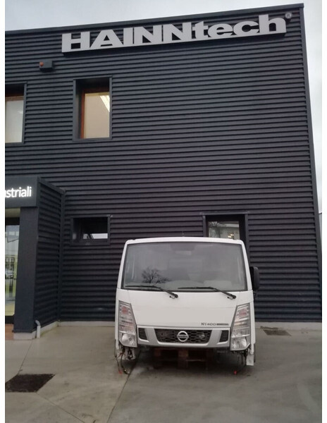 Nissan NT 400 - Kabiin ja interjöör - Veoauto: pilt 1 Nissan NT 400 - Kabiin ja interjöör - Veoauto: pilt 1