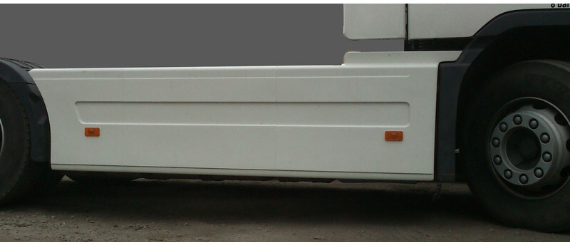 Volvo FH12 FH13 FH16 - Aerodünaamika/ Spoiler - Veoauto: pilt 2 Volvo FH12 FH13 FH16 - Aerodünaamika/ Spoiler - Veoauto: pilt 2