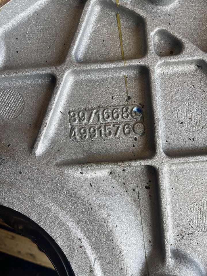 CUMMINS FLYWHEEL HOUSE 3971668 - Mootor ja varuosad - Veoauto: pilt 2 CUMMINS FLYWHEEL HOUSE 3971668 - Mootor ja varuosad - Veoauto: pilt 2