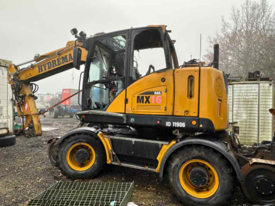 HYDREMA CONSTRUCTION EXCAVATOR MX16 RAIL - Ratastel ekskavaator: pilt 2 HYDREMA CONSTRUCTION EXCAVATOR MX16 RAIL - Ratastel ekskavaator: pilt 2