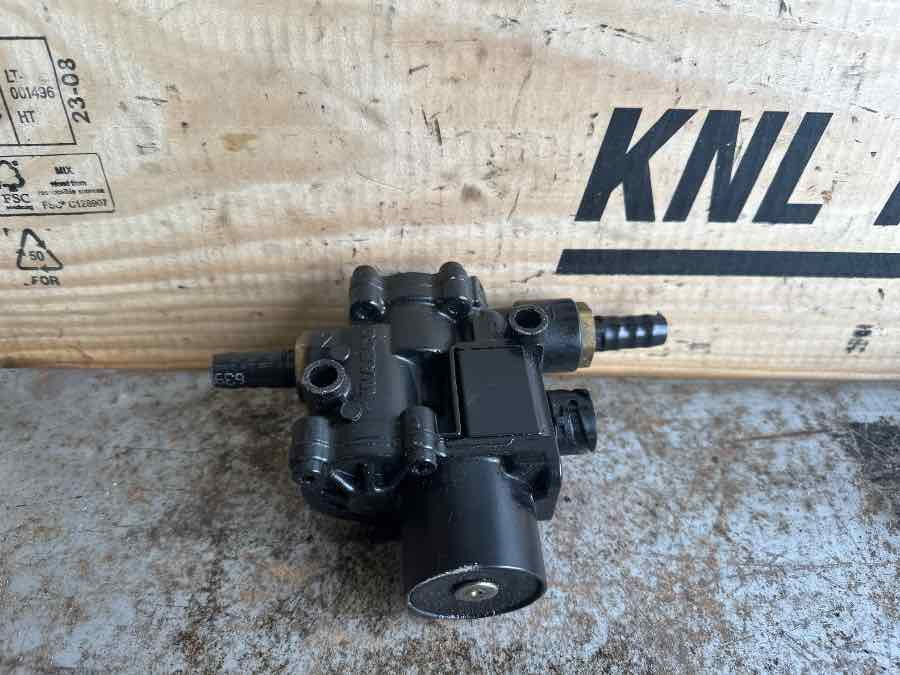 MAN AIR VALVE 81.52452-6038 - Piduriklapp - Veoauto: pilt 1 MAN AIR VALVE 81.52452-6038 - Piduriklapp - Veoauto: pilt 1