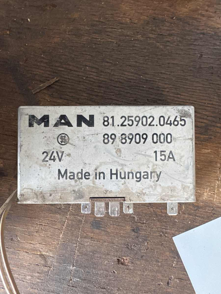 MAN ECU 81.25902-0465 - Elektrisüsteem - Veoauto: pilt 1 MAN ECU 81.25902-0465 - Elektrisüsteem - Veoauto: pilt 1