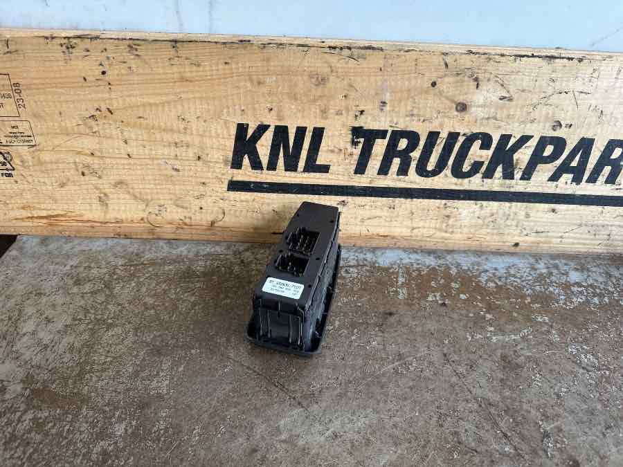 MAN ECU DOOR 81.25806-7107 - Kabiin ja interjöör - Veoauto: pilt 2 MAN ECU DOOR 81.25806-7107 - Kabiin ja interjöör - Veoauto: pilt 2