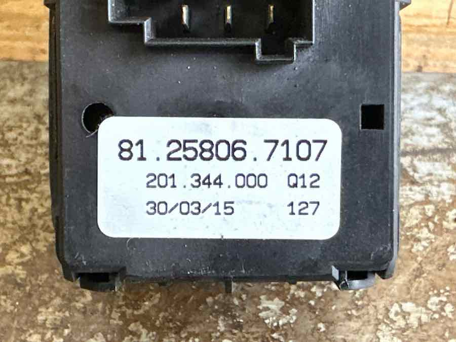 MAN ECU DOOR 81.25806-7107 - Kabiin ja interjöör - Veoauto: pilt 3 MAN ECU DOOR 81.25806-7107 - Kabiin ja interjöör - Veoauto: pilt 3