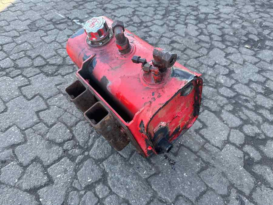 MAN OIL FLUID RESERVOIR 81.36049-5002 - Hüdraulika - Veoauto: pilt 2 MAN OIL FLUID RESERVOIR 81.36049-5002 - Hüdraulika - Veoauto: pilt 2