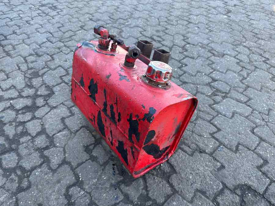 MAN OIL FLUID RESERVOIR 81.36049-5002 - Hüdraulika - Veoauto: pilt 1 MAN OIL FLUID RESERVOIR 81.36049-5002 - Hüdraulika - Veoauto: pilt 1