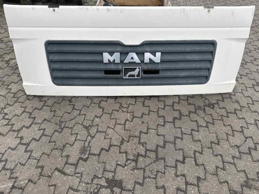 MAN TGA FRONT SERVICE DOOR 81.61110-0053 - Pealisehitus ja välispind - Veoauto: pilt 1 MAN TGA FRONT SERVICE DOOR 81.61110-0053 - Pealisehitus ja välispind - Veoauto: pilt 1