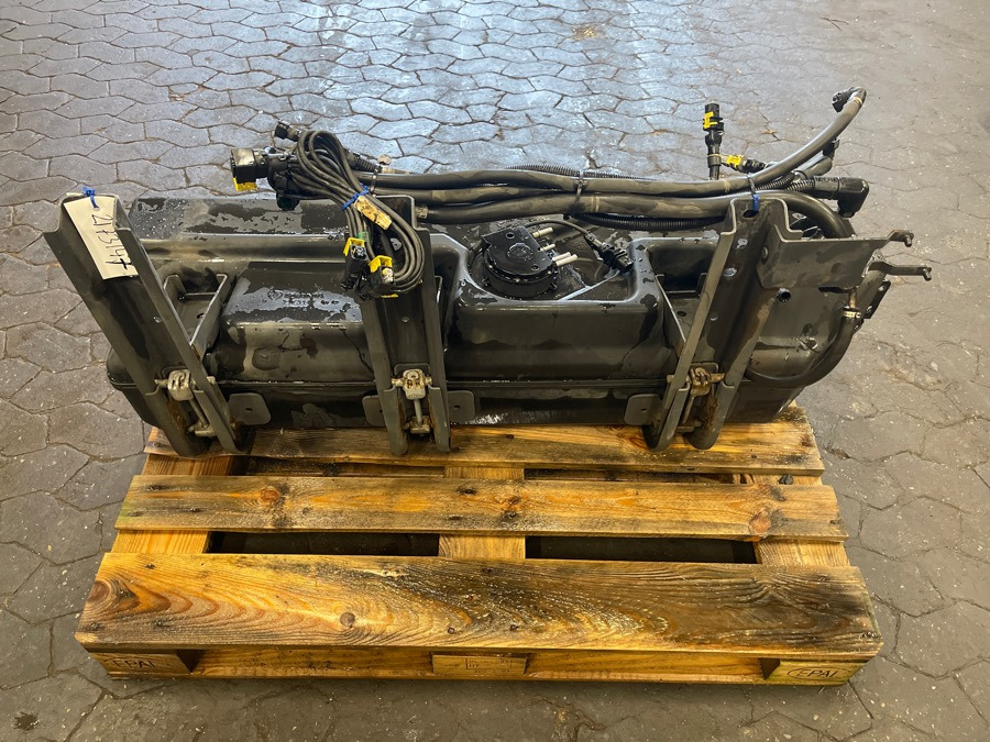 SCANIA ADBLUE TANK 2173147 - AdBlue paak - Veoauto: pilt 2 SCANIA ADBLUE TANK 2173147 - AdBlue paak - Veoauto: pilt 2