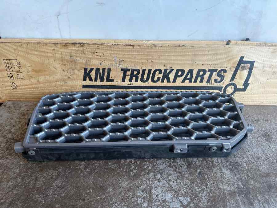 SCANIA STEP PLATE 2422408 - Kabiin ja interjöör - Veoauto: pilt 1 SCANIA STEP PLATE 2422408 - Kabiin ja interjöör - Veoauto: pilt 1
