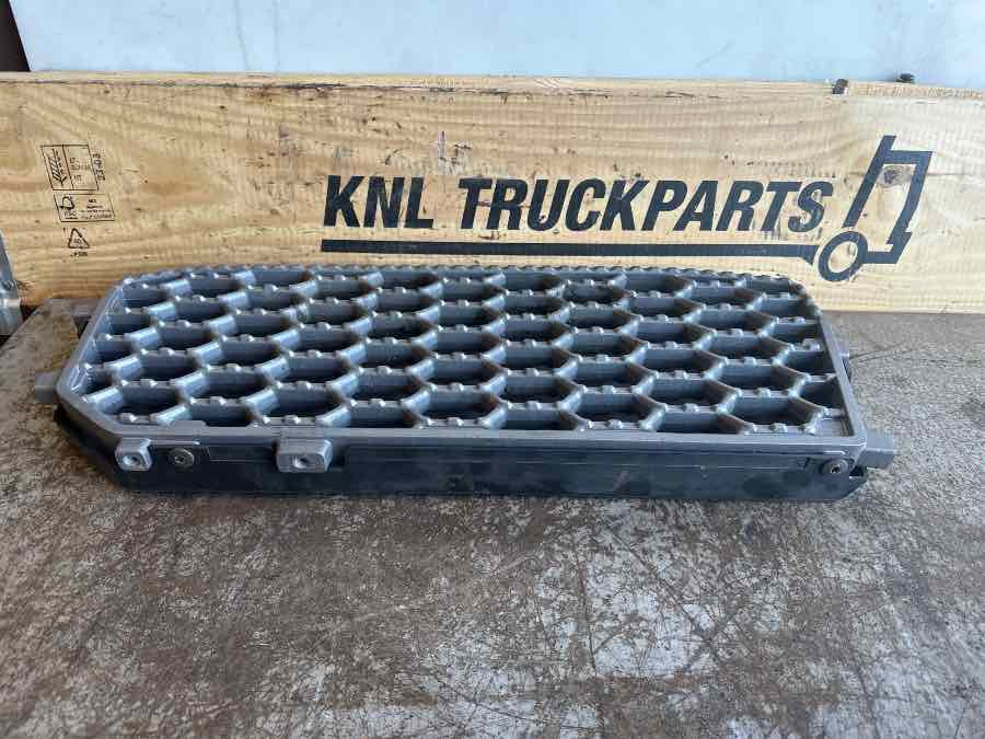 SCANIA STEP PLATE 2422408 - Kabiin ja interjöör - Veoauto: pilt 1 SCANIA STEP PLATE 2422408 - Kabiin ja interjöör - Veoauto: pilt 1