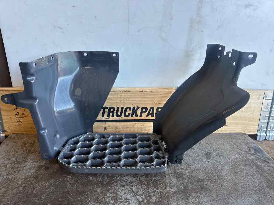 SCANIA STEP PLATE LH 2533168 2422409 2422411 - Mootor ja varuosad - Veoauto: pilt 1 SCANIA STEP PLATE LH 2533168 2422409 2422411 - Mootor ja varuosad - Veoauto: pilt 1