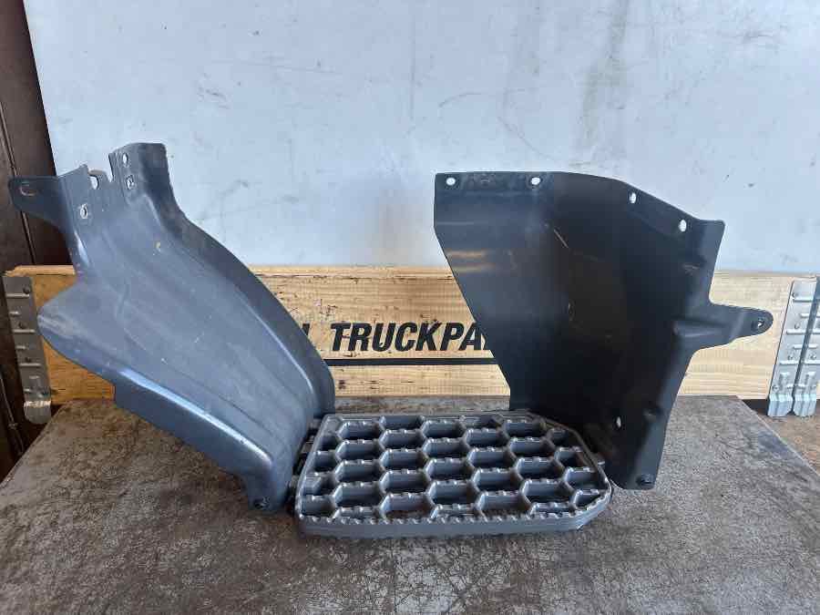 SCANIA STEP PLATE RH 2422410 2422412 2533168 - Kabiin ja interjöör - Veoauto: pilt 1 SCANIA STEP PLATE RH 2422410 2422412 2533168 - Kabiin ja interjöör - Veoauto: pilt 1