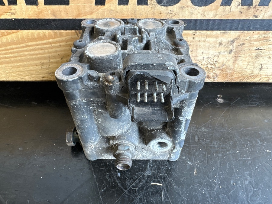 SCANIA V107 VALVE BLOCK 1744084 - Piduriklapp - Veoauto: pilt 2 SCANIA V107 VALVE BLOCK 1744084 - Piduriklapp - Veoauto: pilt 2
