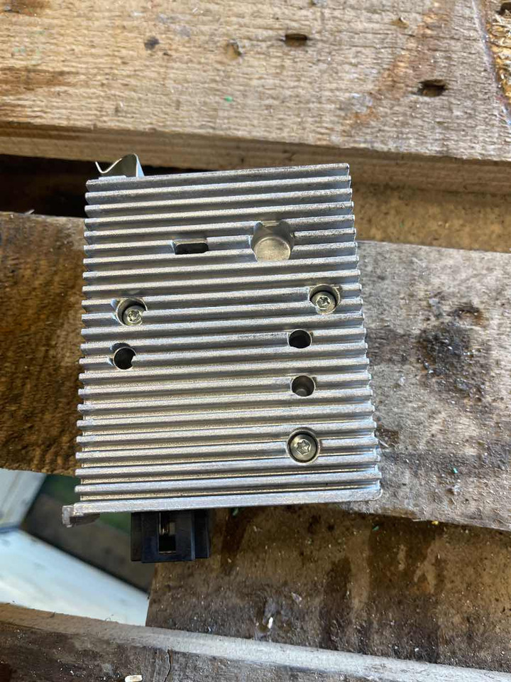 SETRA / MERCEDES VOLTAGE ECU A0015421625 - Mootori juhtimisseade - Buss: pilt 2 SETRA / MERCEDES VOLTAGE ECU A0015421625 - Mootori juhtimisseade - Buss: pilt 2