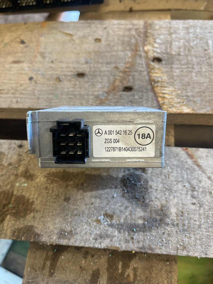 SETRA / MERCEDES VOLTAGE ECU A0015421625 - Mootori juhtimisseade - Buss: pilt 1 SETRA / MERCEDES VOLTAGE ECU A0015421625 - Mootori juhtimisseade - Buss: pilt 1