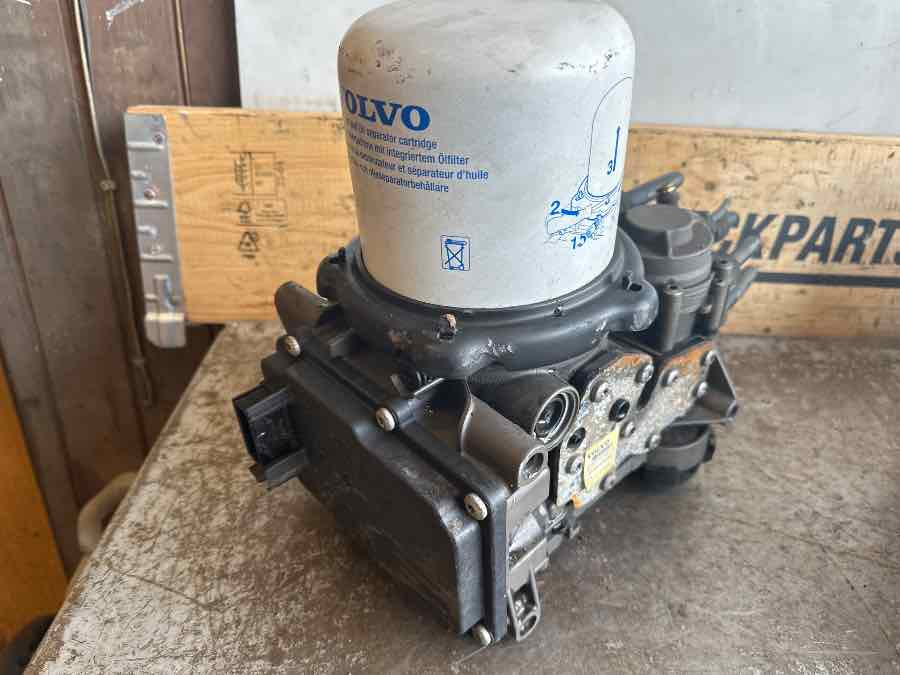 VOLVO AIR DRYER 23779943 - Raam/ Konstruktsioon - Veoauto: pilt 2 VOLVO AIR DRYER 23779943 - Raam/ Konstruktsioon - Veoauto: pilt 2