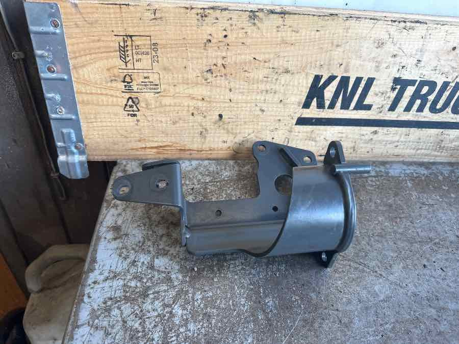 VOLVO BRACKET 22875178 - Raam/ Konstruktsioon - Veoauto: pilt 1 VOLVO BRACKET 22875178 - Raam/ Konstruktsioon - Veoauto: pilt 1