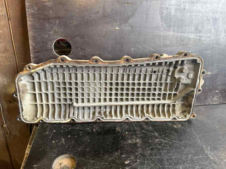 VOLVO ENGINE COVER 21100903 - Mootor ja varuosad - Veoauto: pilt 2 VOLVO ENGINE COVER 21100903 - Mootor ja varuosad - Veoauto: pilt 2