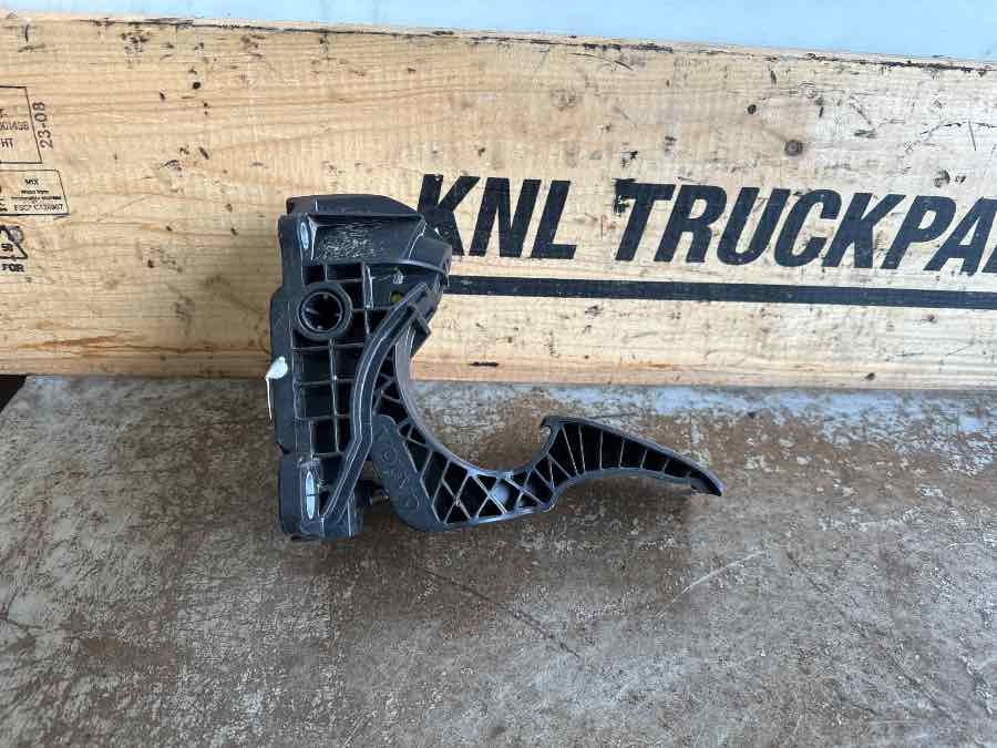 VOLVO SPEEDER PEDAL 84412478 - Kabiin ja interjöör - Veoauto: pilt 1 VOLVO SPEEDER PEDAL 84412478 - Kabiin ja interjöör - Veoauto: pilt 1