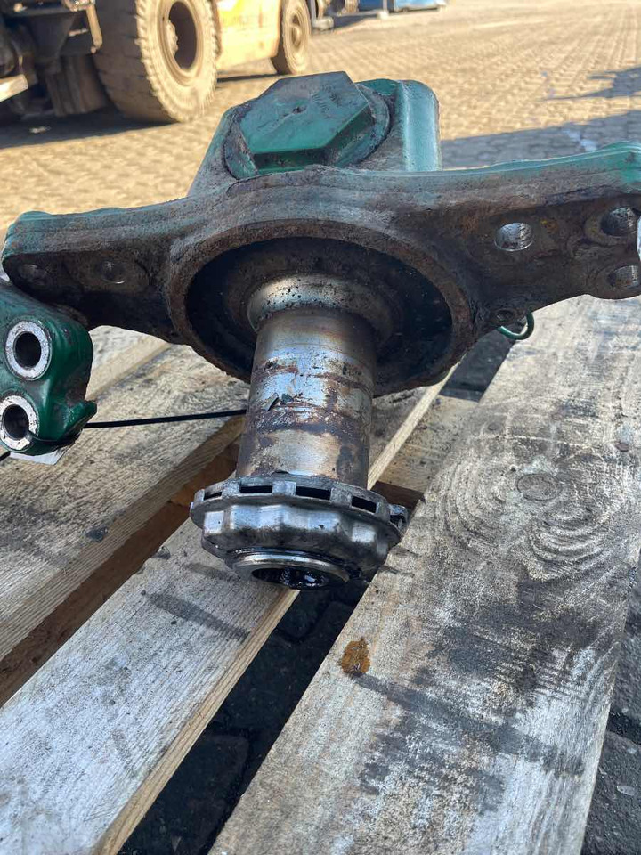 VOLVO STEERING KNUCKLE 21700330 - Käändtelg - Veoauto: pilt 2 VOLVO STEERING KNUCKLE 21700330 - Käändtelg - Veoauto: pilt 2