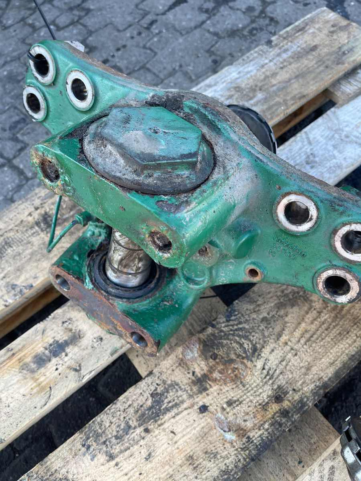 VOLVO STEERING KNUCKLE 21700330 - Käändtelg - Veoauto: pilt 1 VOLVO STEERING KNUCKLE 21700330 - Käändtelg - Veoauto: pilt 1