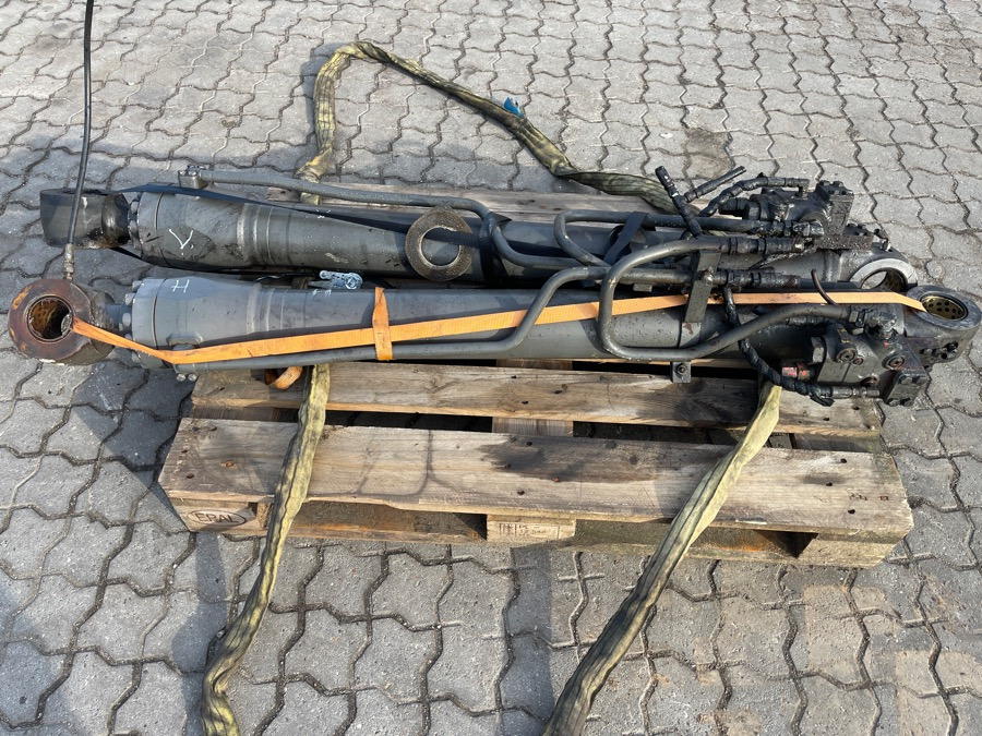 VOLVO CONSTRUCTION EXCAVATOR ECR145 BOOM CYLINDERS - Varuosa - Lintekskavaator: pilt 1 VOLVO CONSTRUCTION EXCAVATOR ECR145 BOOM CYLINDERS - Varuosa - Lintekskavaator: pilt 1