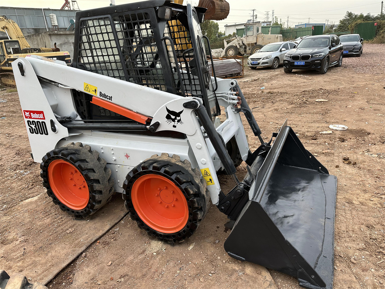 BOBCAT S300 - Kompaktlaadur: pilt 1 BOBCAT S300 - Kompaktlaadur: pilt 1