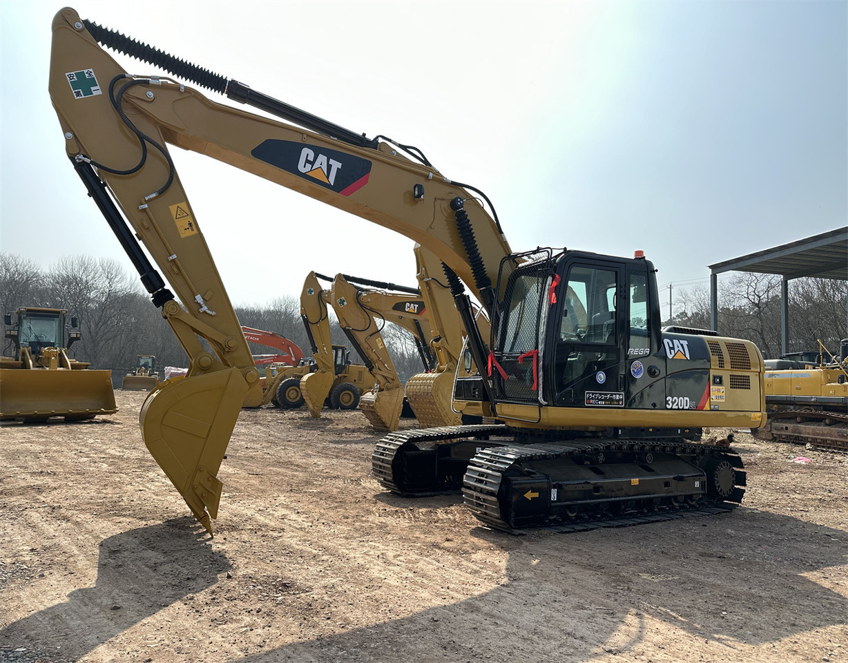 CATERPILLAR 320D2L - Lintekskavaator: pilt 3 CATERPILLAR 320D2L - Lintekskavaator: pilt 3