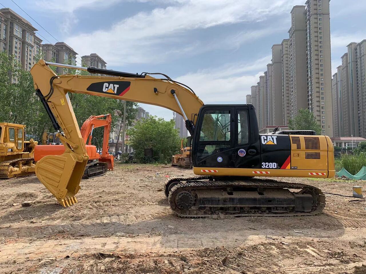 CATERPILLAR 320DL - Lintekskavaator: pilt 2 CATERPILLAR 320DL - Lintekskavaator: pilt 2