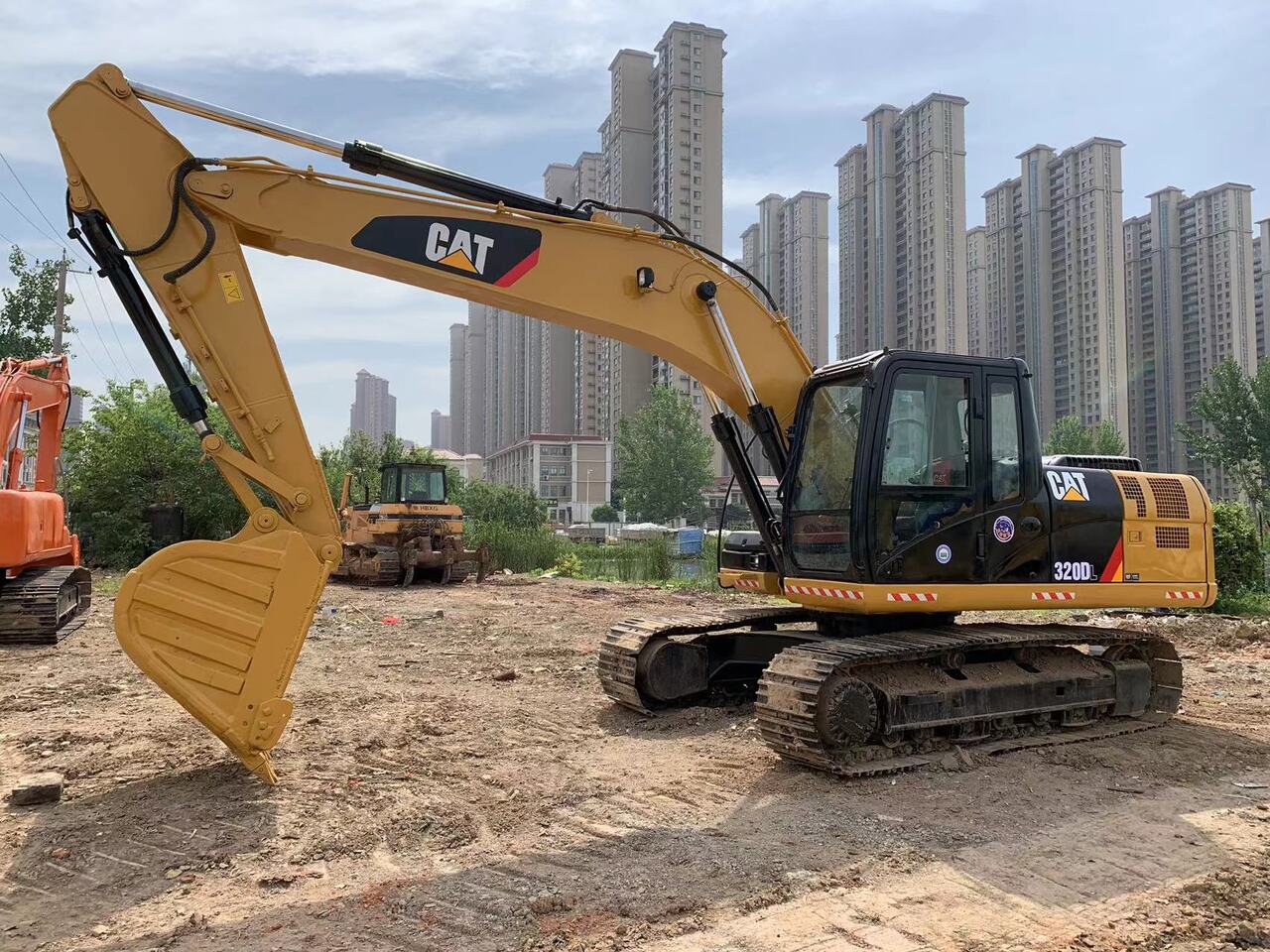 CATERPILLAR 320DL - Lintekskavaator: pilt 3 CATERPILLAR 320DL - Lintekskavaator: pilt 3