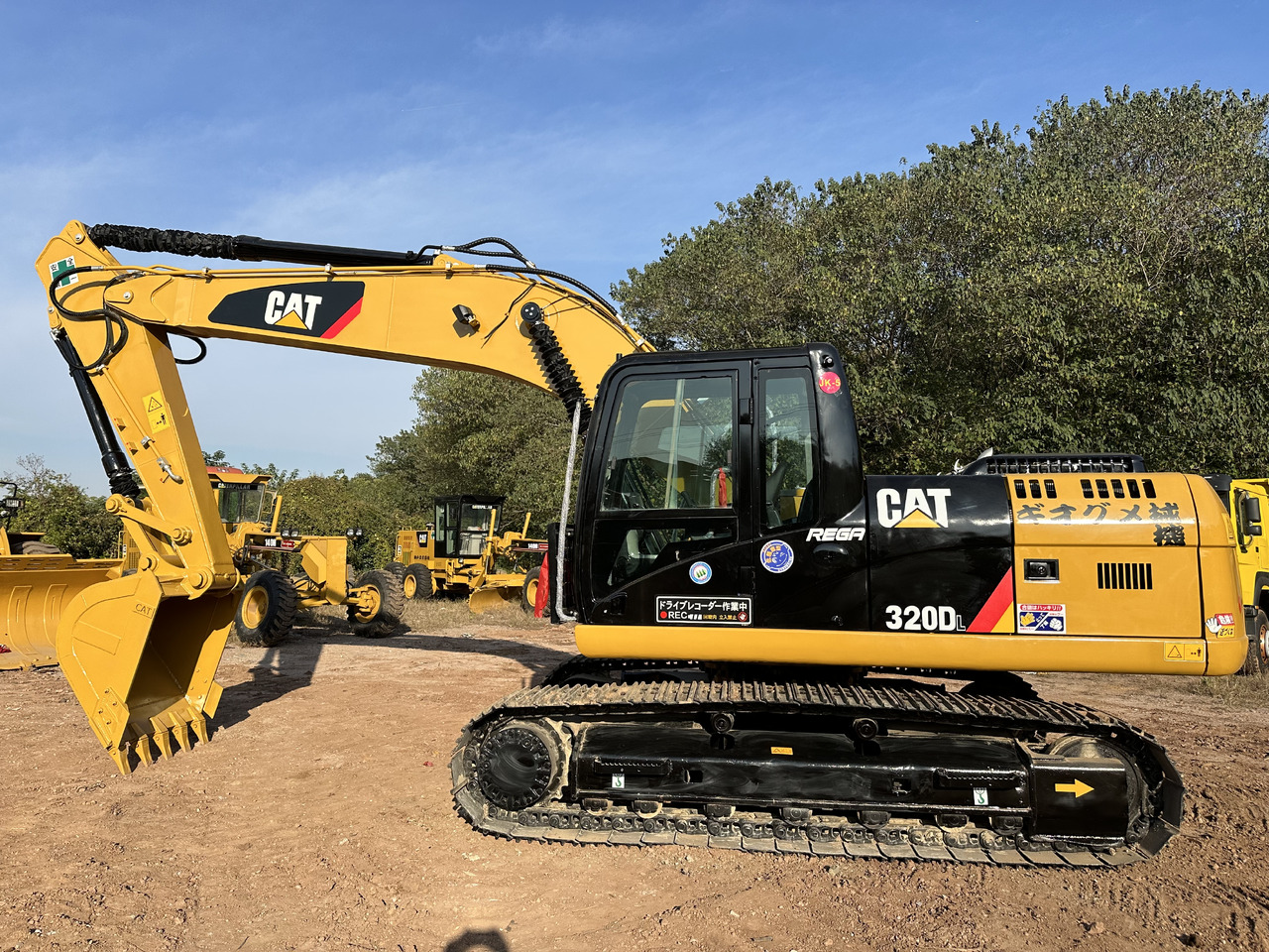 CATERPILLAR 320DL - Lintekskavaator: pilt 2 CATERPILLAR 320DL - Lintekskavaator: pilt 2