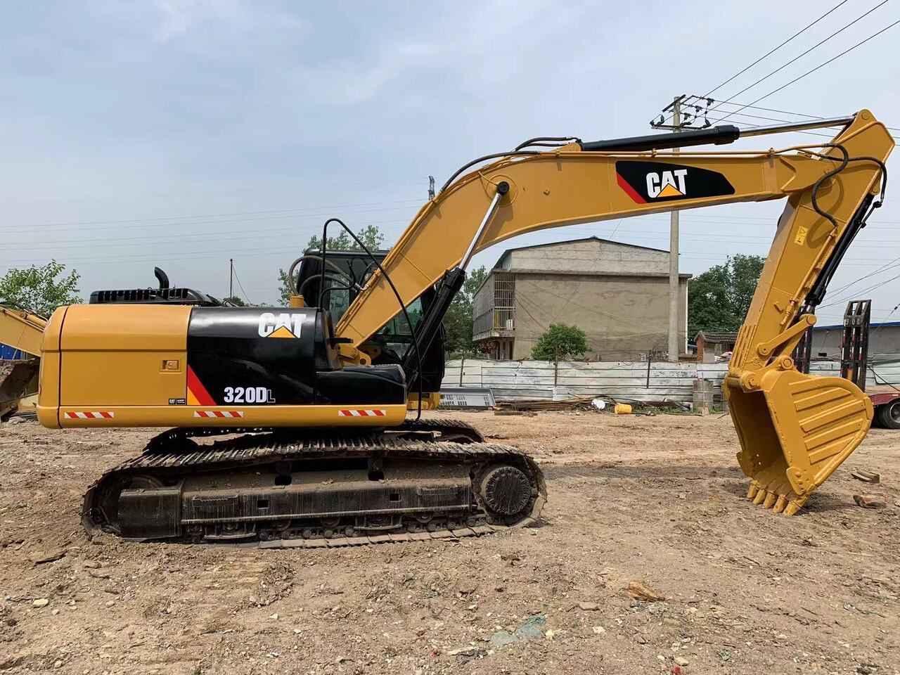 CATERPILLAR 320DL - Lintekskavaator: pilt 1 CATERPILLAR 320DL - Lintekskavaator: pilt 1