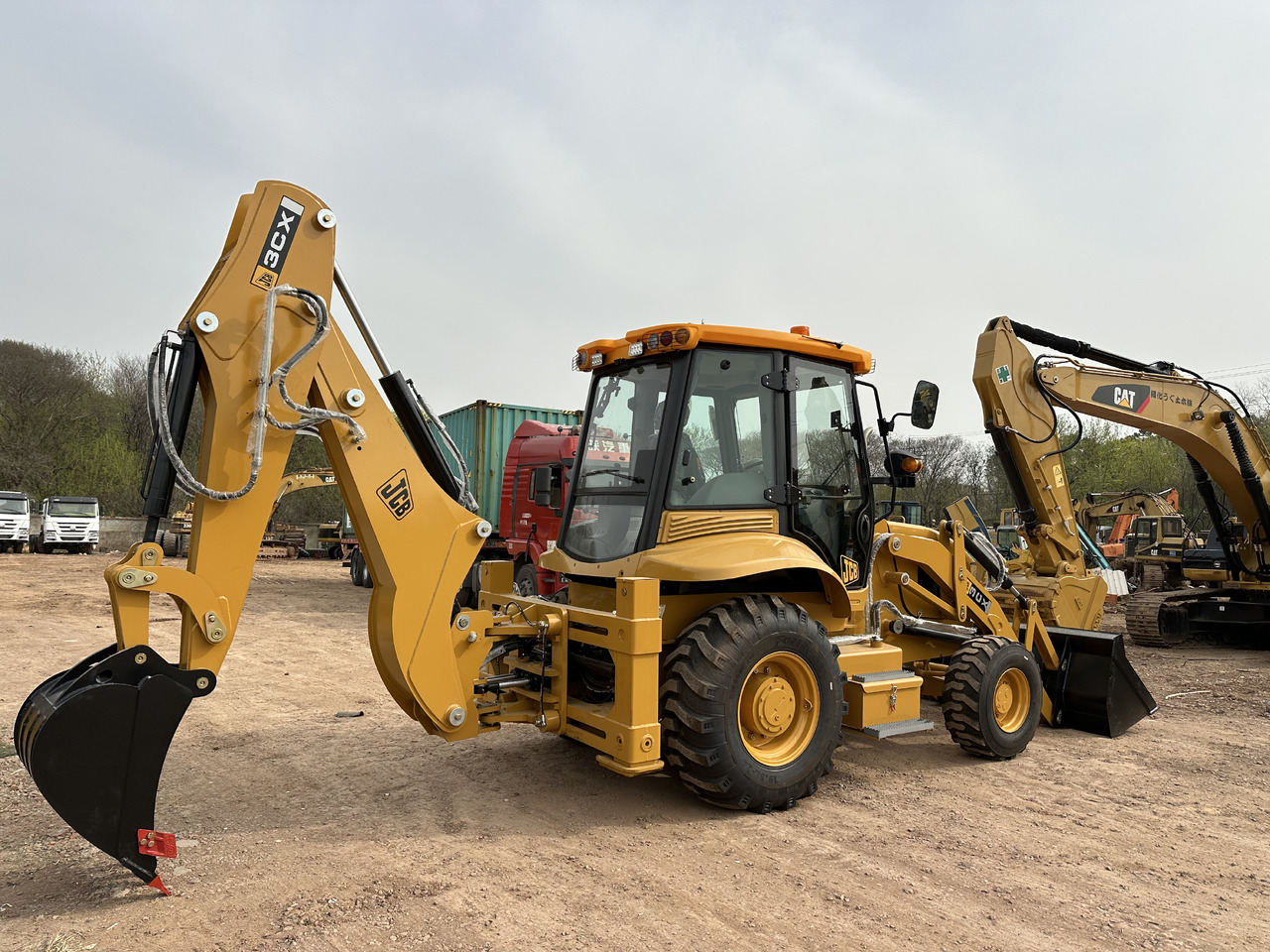 CATERPILLAR 420F2 - Ekskavaator-laadur: pilt 2 CATERPILLAR 420F2 - Ekskavaator-laadur: pilt 2