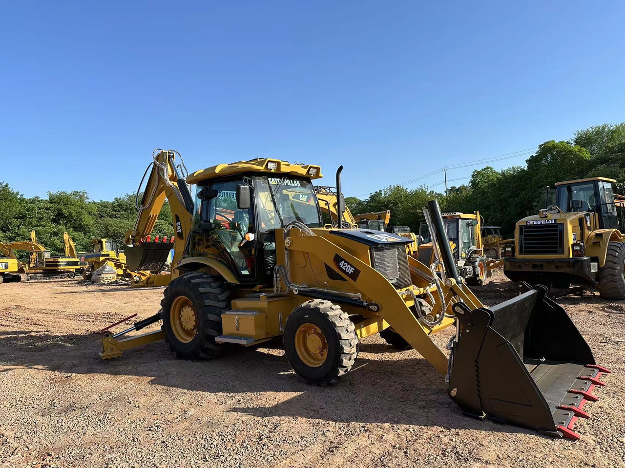 CATERPILLAR 420F2 - Ekskavaator-laadur: pilt 2 CATERPILLAR 420F2 - Ekskavaator-laadur: pilt 2