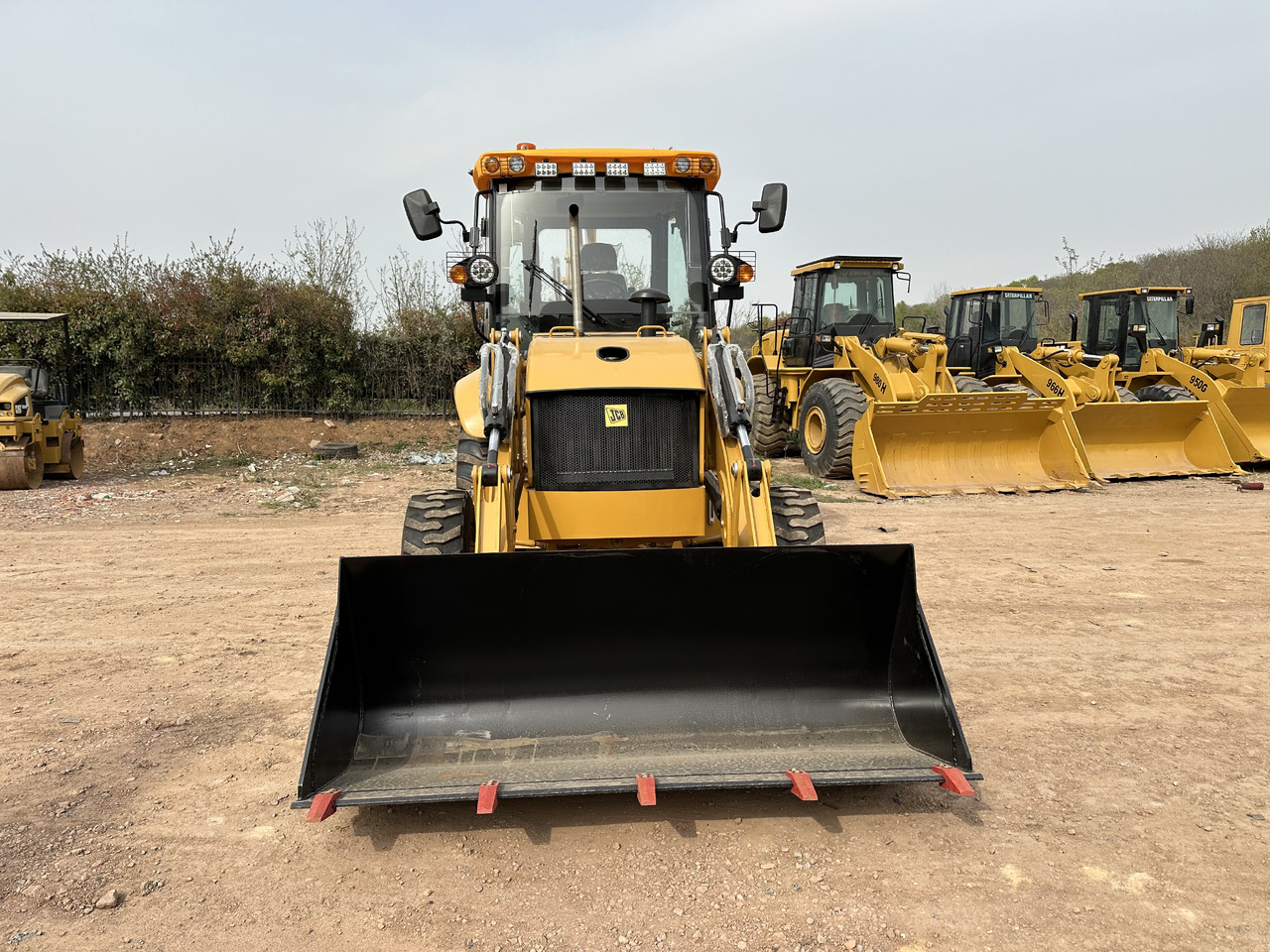 CATERPILLAR 420F2 - Ekskavaator-laadur: pilt 4 CATERPILLAR 420F2 - Ekskavaator-laadur: pilt 4