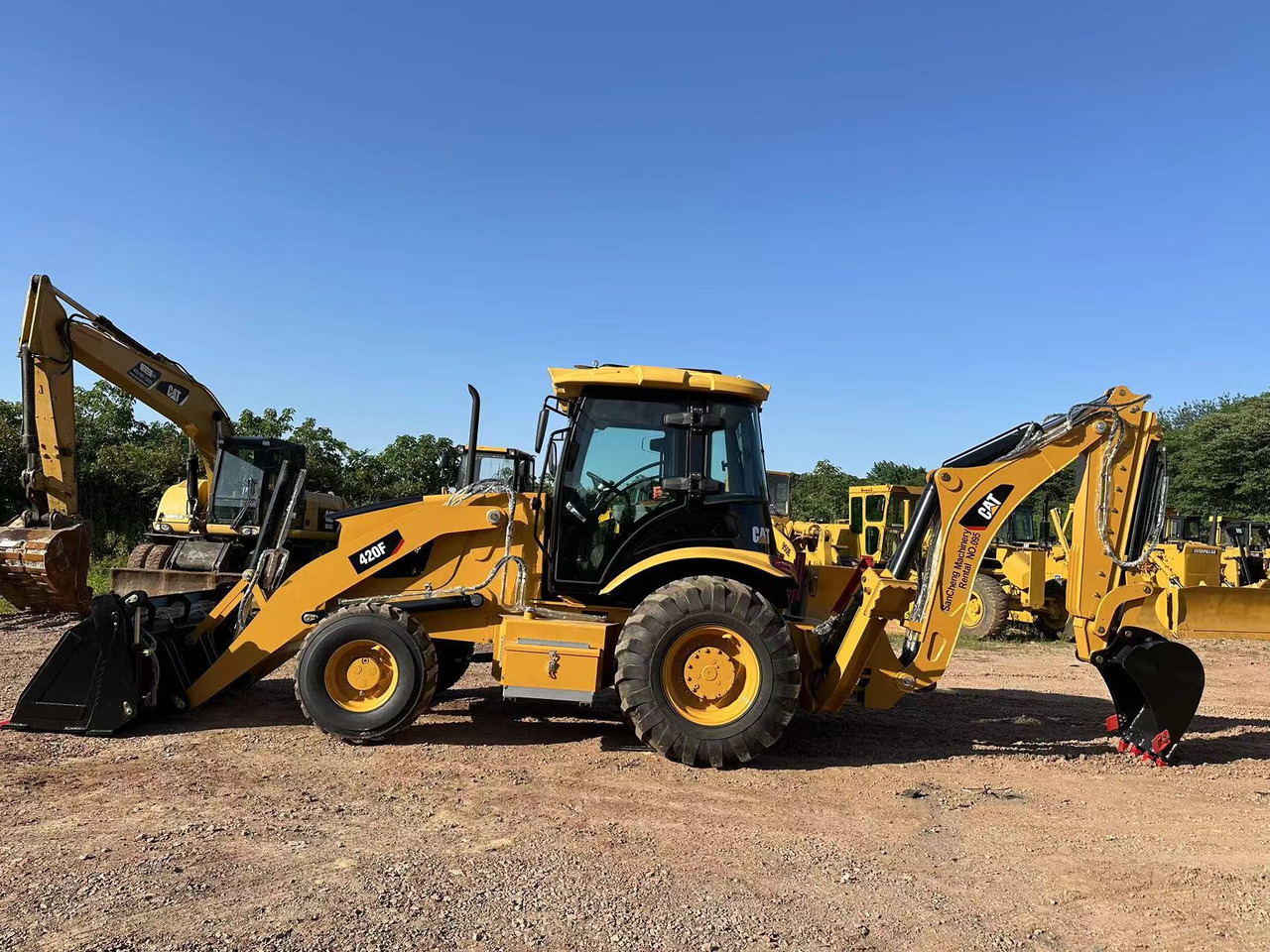 CATERPILLAR 420F2 - Ekskavaator-laadur: pilt 4 CATERPILLAR 420F2 - Ekskavaator-laadur: pilt 4