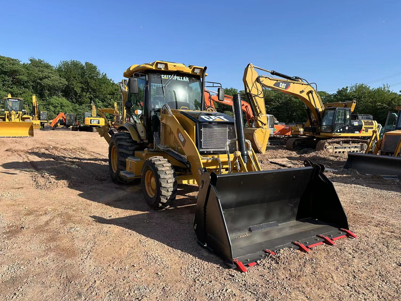 CATERPILLAR 420F2 - Ekskavaator-laadur: pilt 3 CATERPILLAR 420F2 - Ekskavaator-laadur: pilt 3