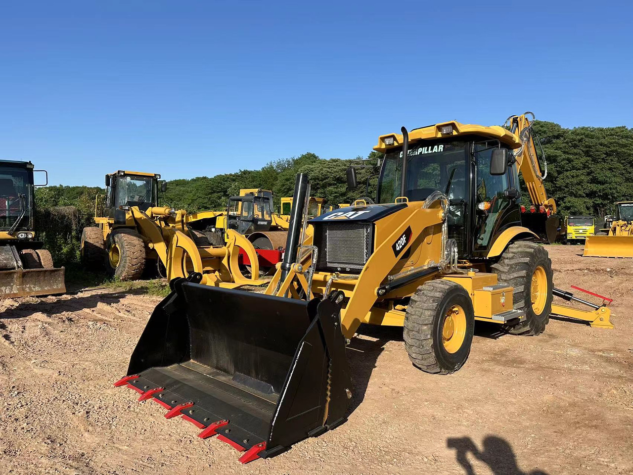 CATERPILLAR 420F2 - Ekskavaator-laadur: pilt 1 CATERPILLAR 420F2 - Ekskavaator-laadur: pilt 1
